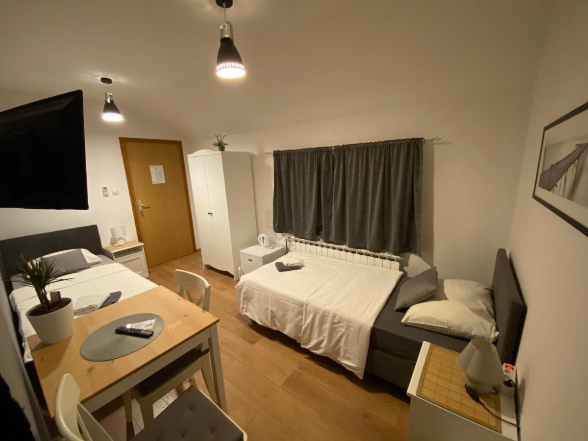 Guest House Lucija Buzin Esterno foto