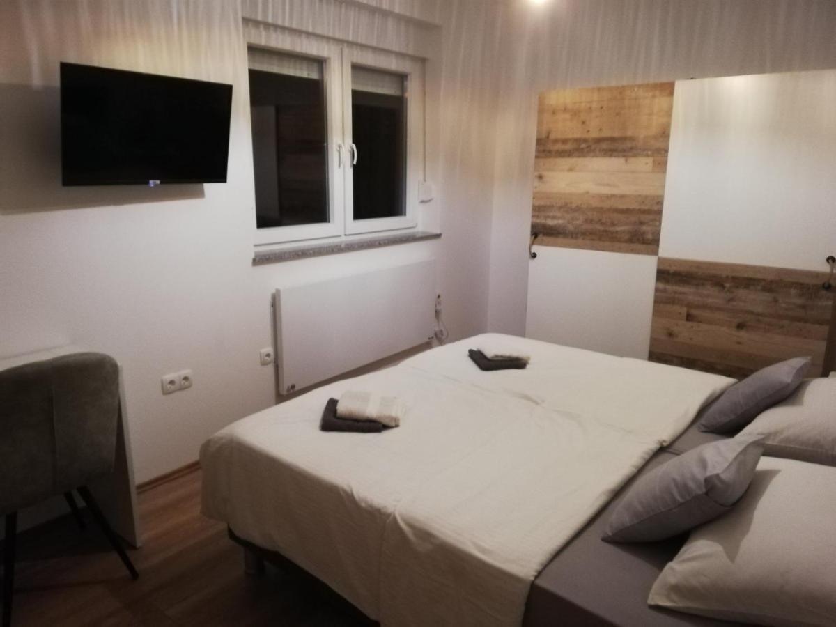 Guest House Lucija Buzin Esterno foto