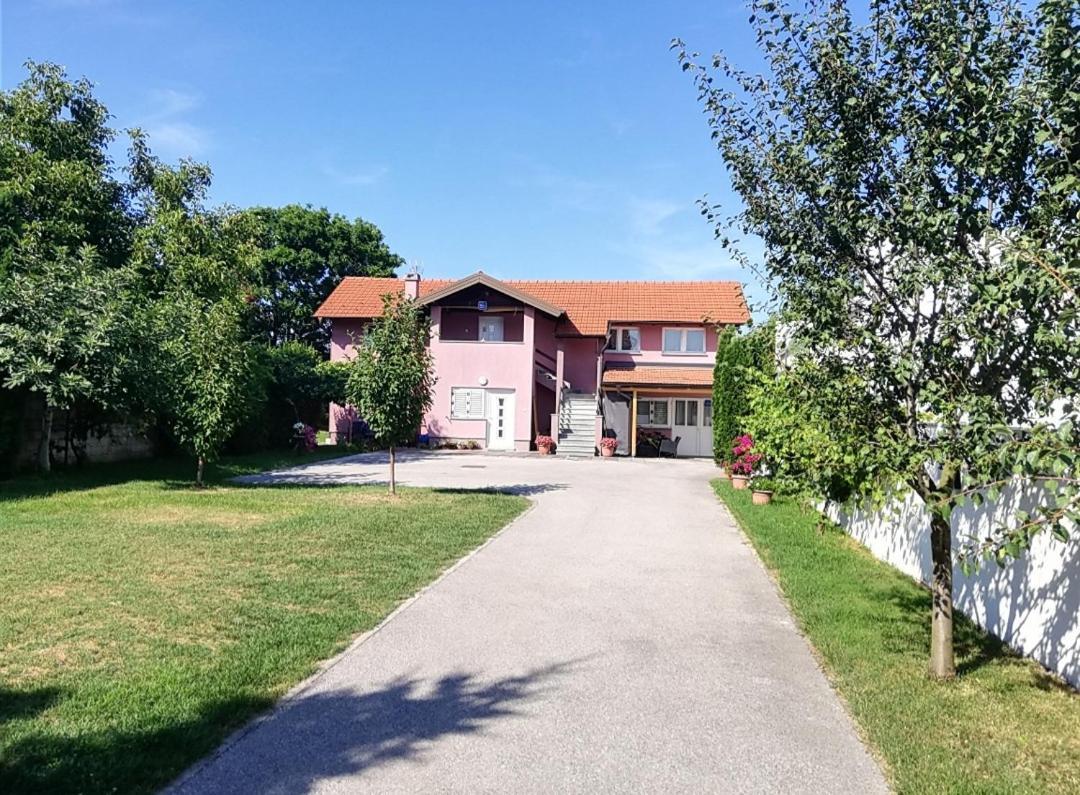 Guest House Lucija Buzin Esterno foto
